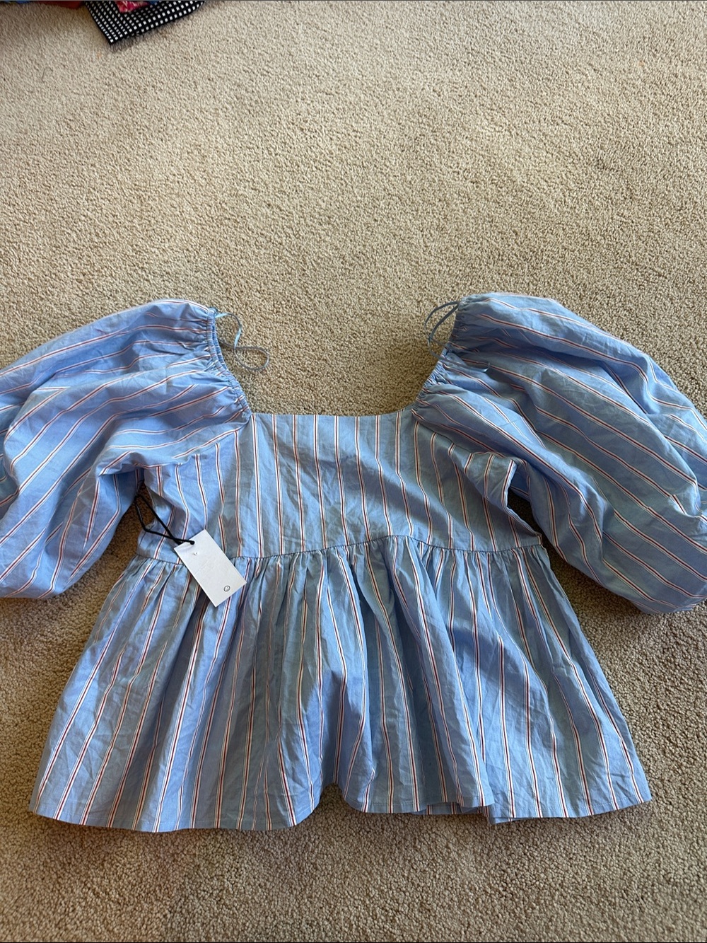 Things between blouse - Picture 5 of 6